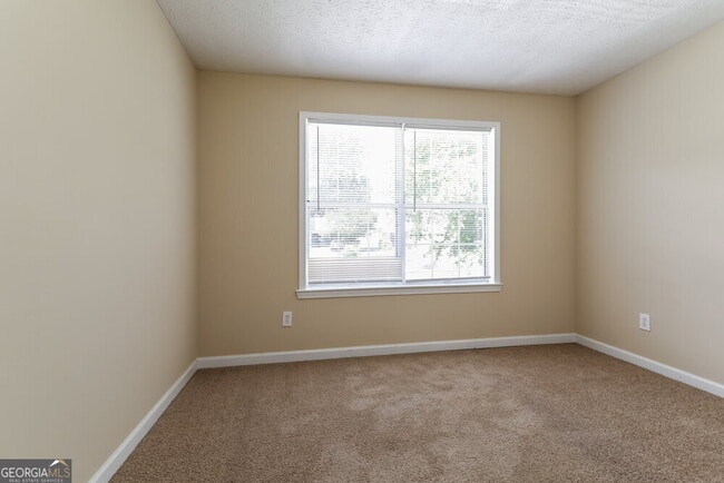 Building Photo - 1075 Omaha Dr