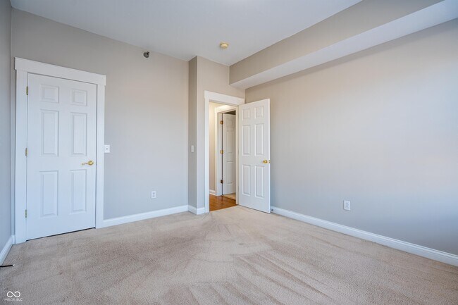 Building Photo - 234 E 9th St