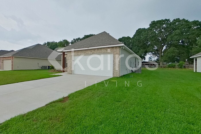 Building Photo - 109 Rainfall Ln