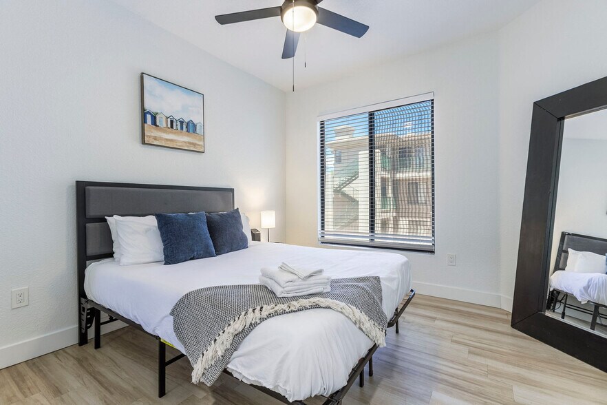 Building Photo - 15608 N 71st St