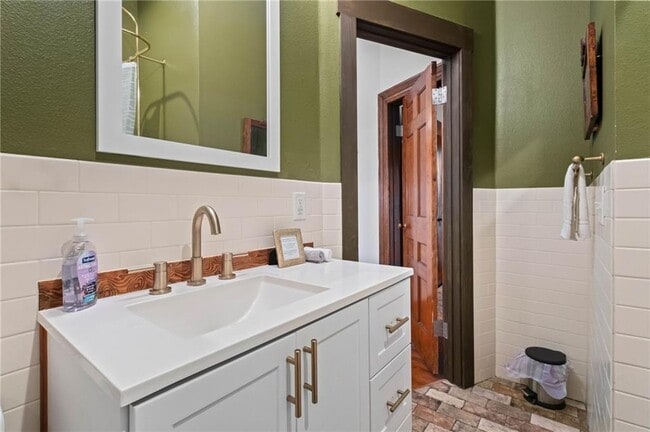 Building Photo - 10093 Oklahoma Dr