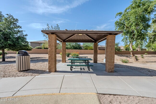 Building Photo - 6922 S Black Hills Way