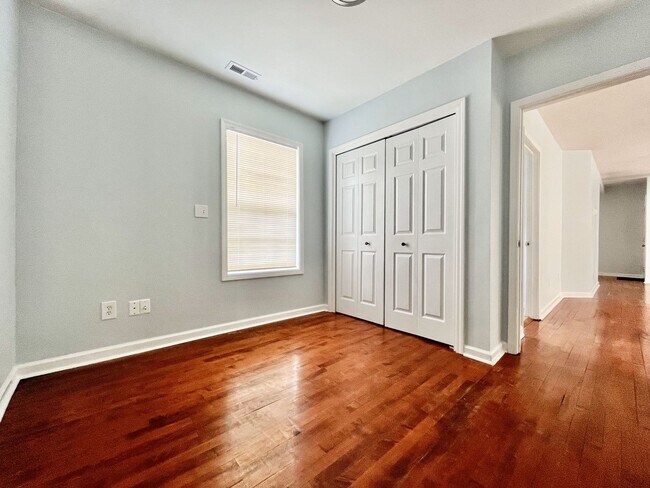 Building Photo - 538 Fremont Ave NW