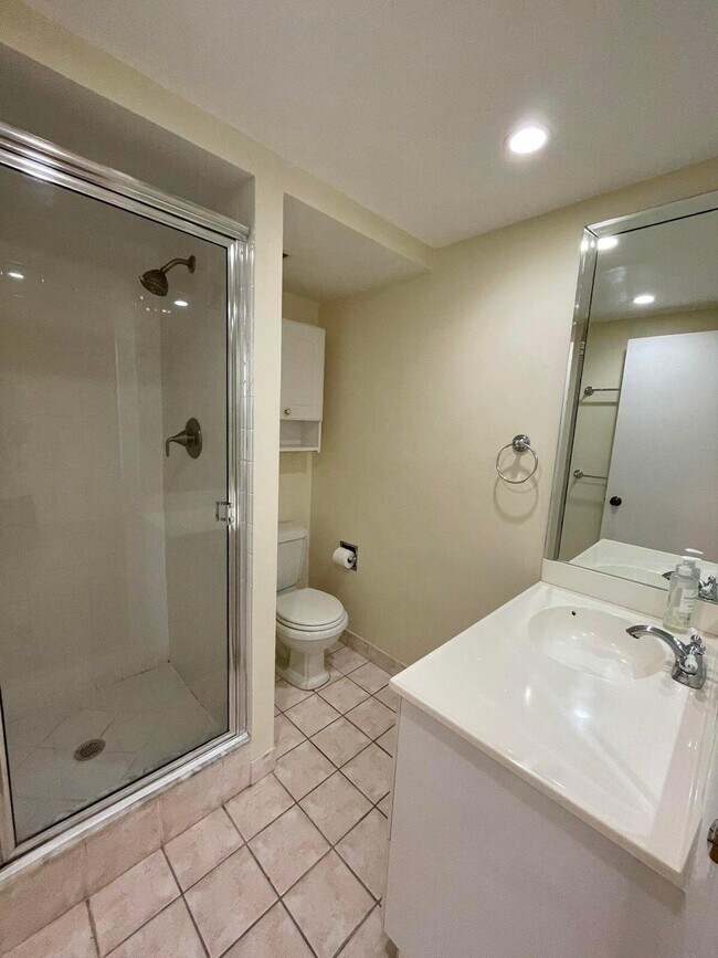 Building Photo - 9 Royal Palm Way