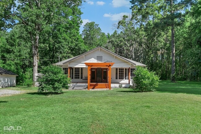 Building Photo - 3 Bedroom 2 Bathroom Home in Plain Dealing