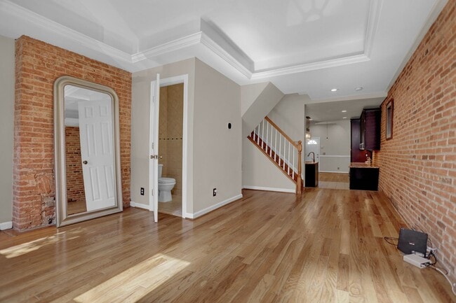 Building Photo - Chic City Living at 2308 E Fairmont Ave!