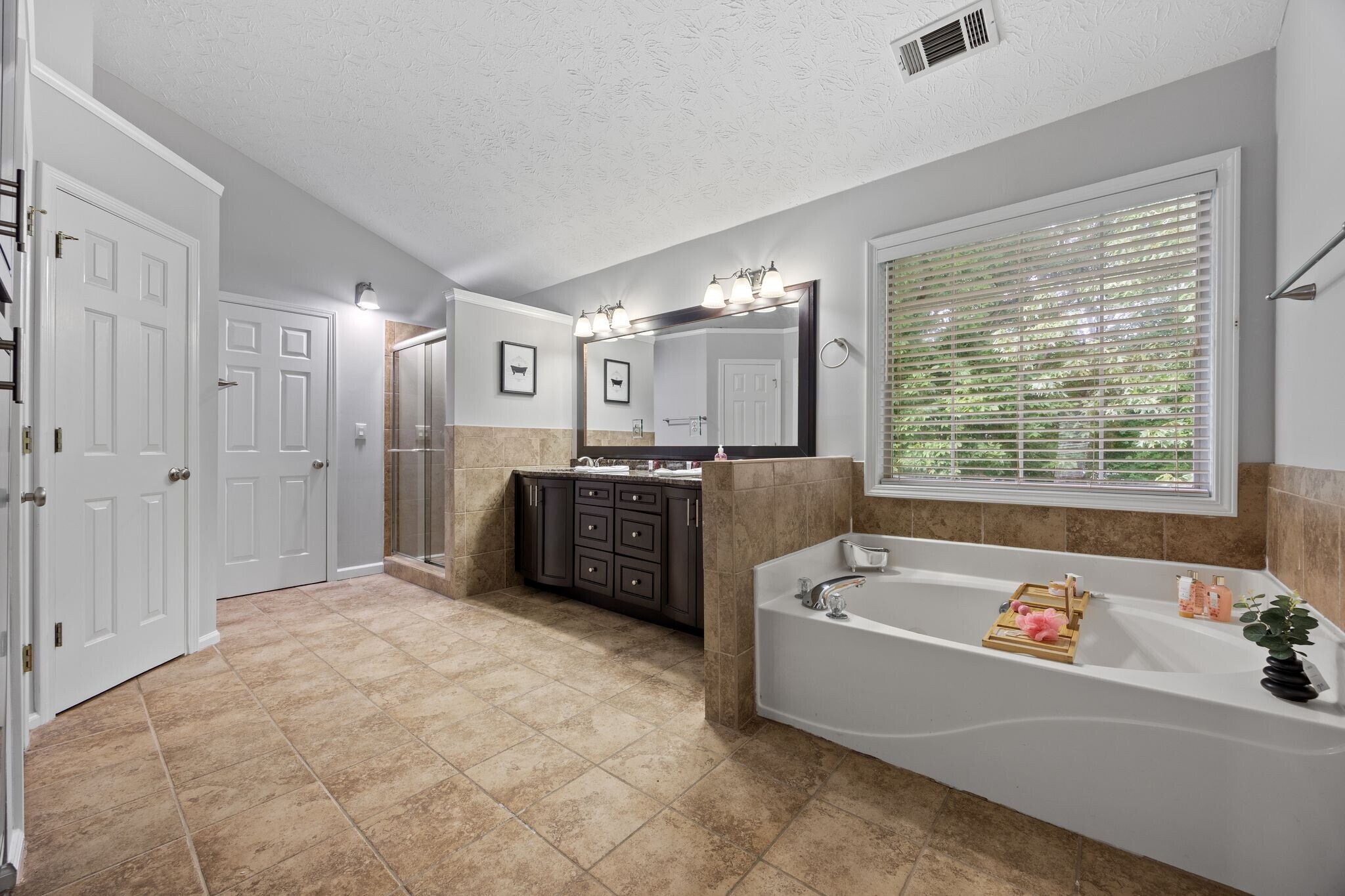 Building Photo - 350 Saddle Bridge Dr