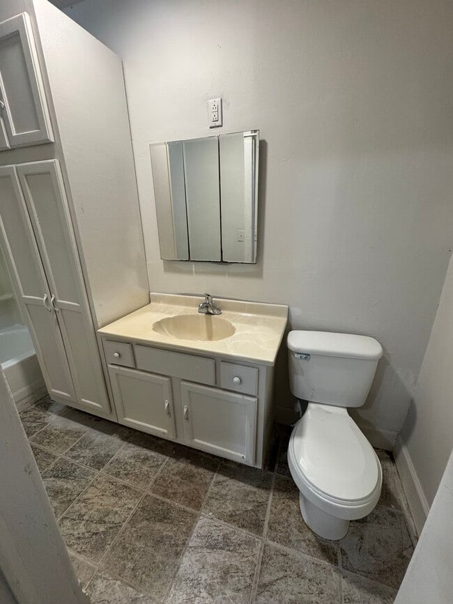 Building Photo - LEASING