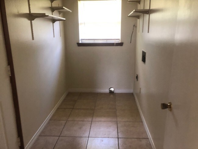 Building Photo - 490 S 9th St