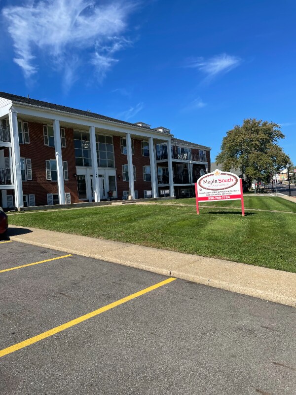 Building Photo - 1145 S Main St