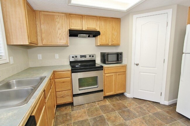 Building Photo - Clean Single-Level Home in Quiet Neighborhood