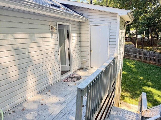Building Photo - 8006 Maxwelton Dr