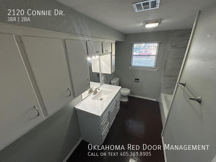 Building Photo - 2120 Connie Dr