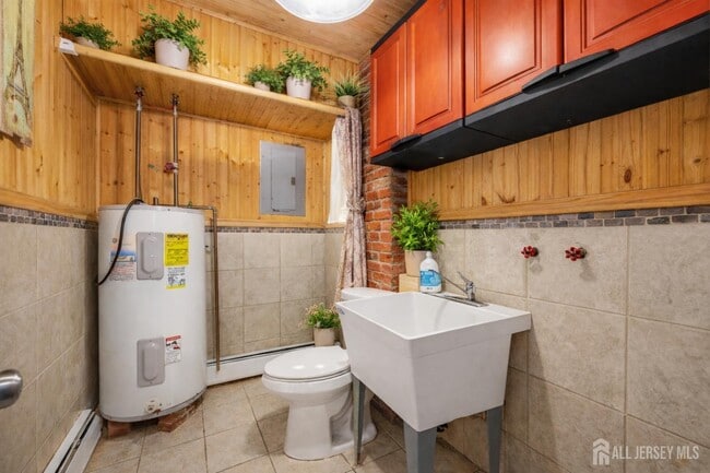 Building Photo - 691 Cook Ave