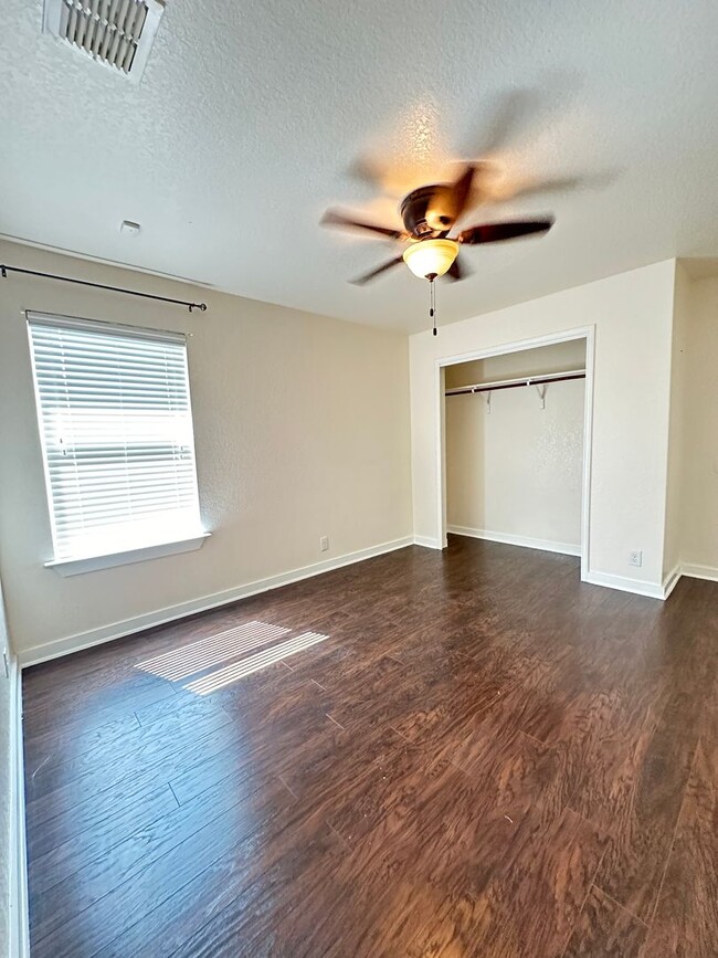 Building Photo - 3 Bedroom 2 Bath 2 Car Garage Office Scree...