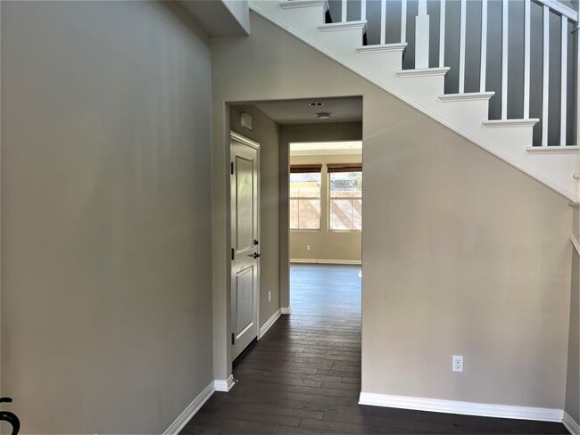 Building Photo - Gorgeous 3 bedroom home In the heart of Ir...