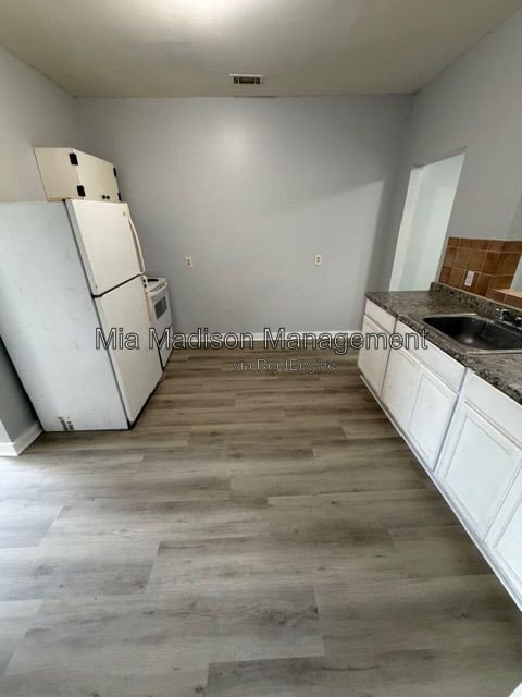 Building Photo - 1421 Richards St