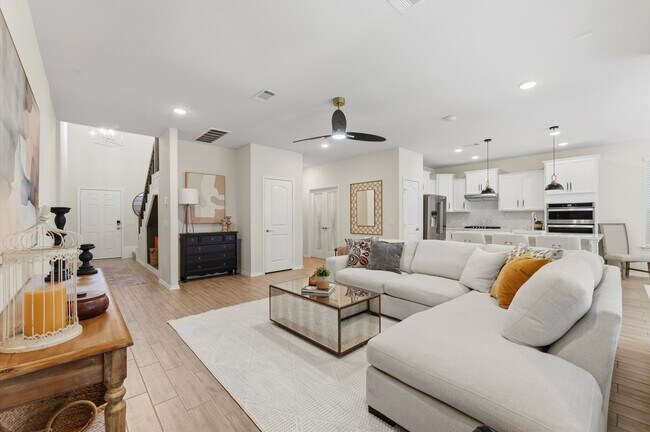 Building Photo - 1822 Calabasas Way