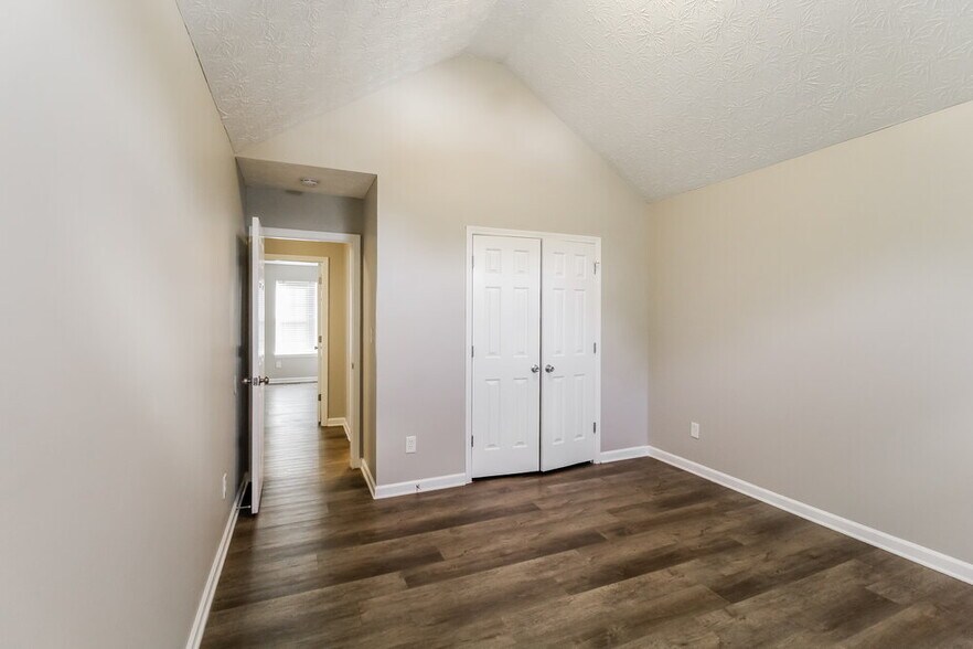 Building Photo - 2098 Sugar Creek Falls Ct