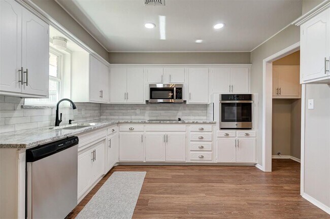 Building Photo - 1508 Carlton Way