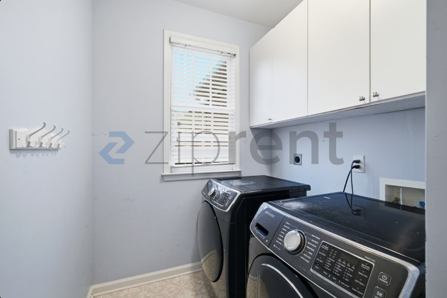 Building Photo - 2505 Madison Commons