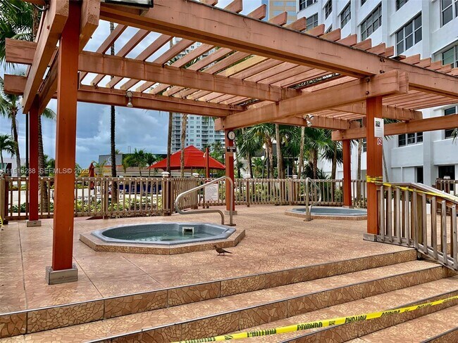 Building Photo - 801 Brickell Bay Dr