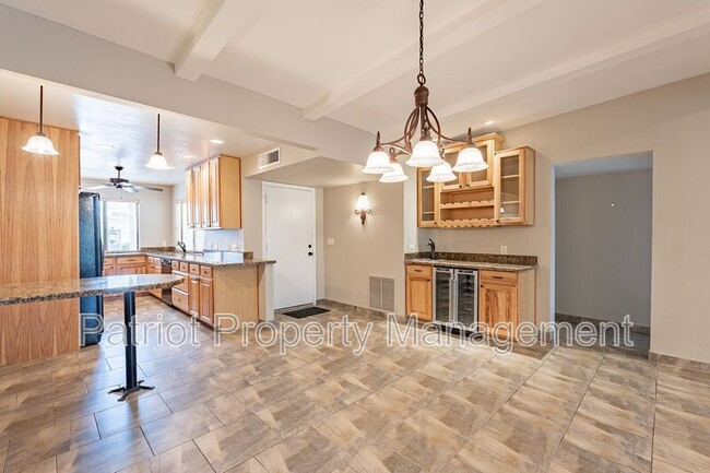 Building Photo - 5658 N 78th Way