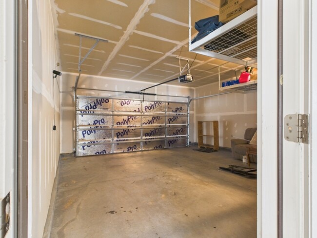 Building Photo - 2032 Highland Knoll Dr