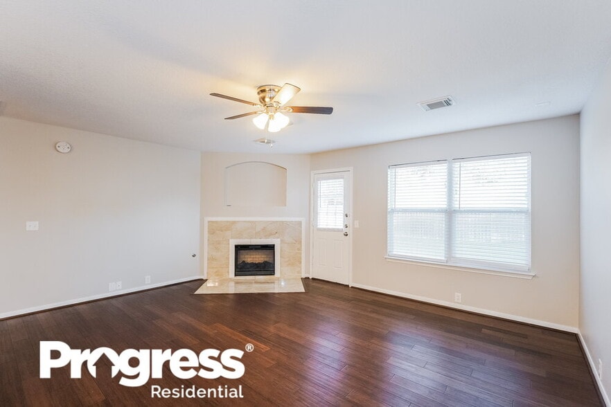 Building Photo - 17506 Hoover Gardens Dr