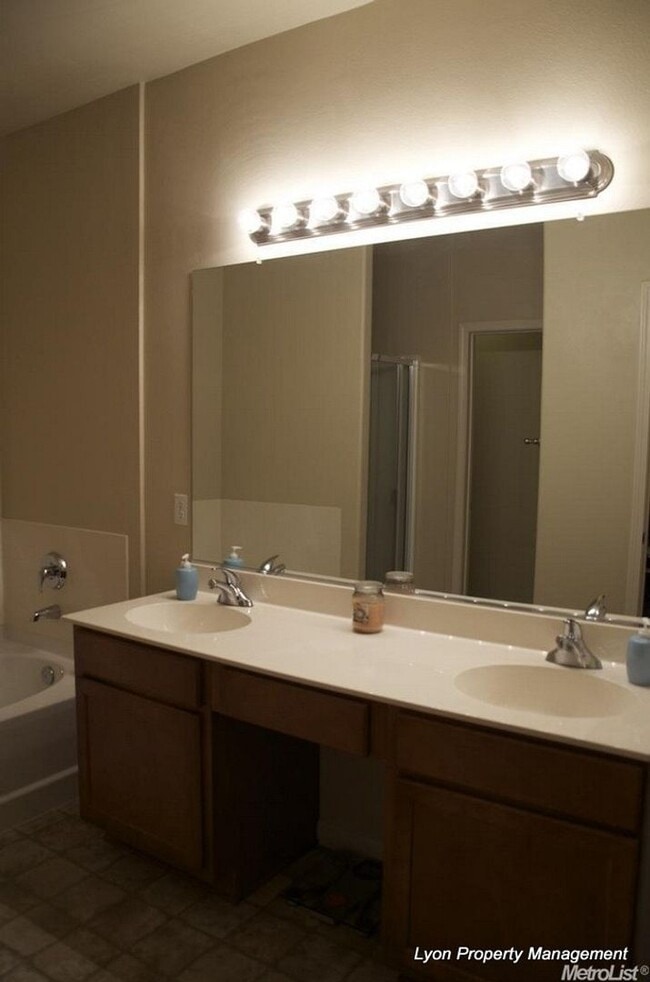 Building Photo - Cozy Condo nestled in Syrah at Natomas!