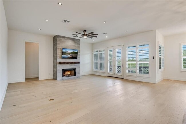 Building Photo - 935 Wesley Ridge Dr
