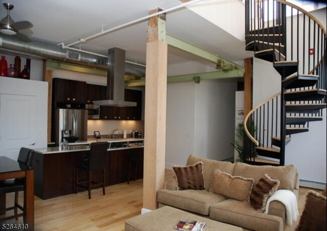 Building Photo - 988 Johnson Pl