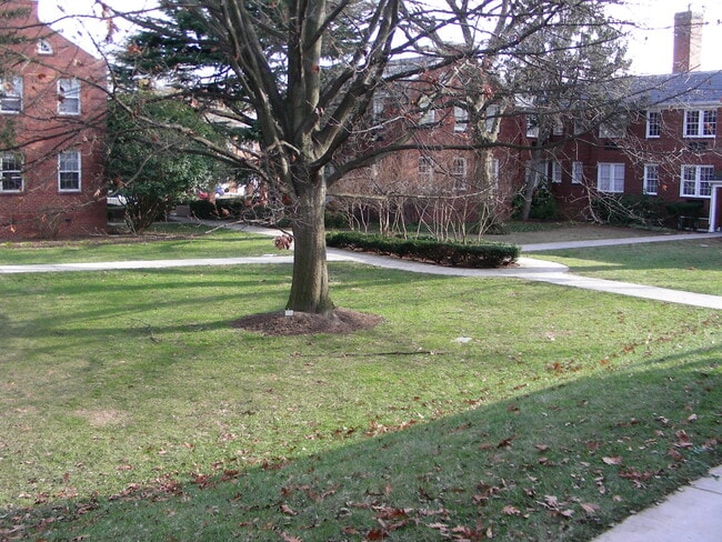 Courtyard - 715 S Washington St