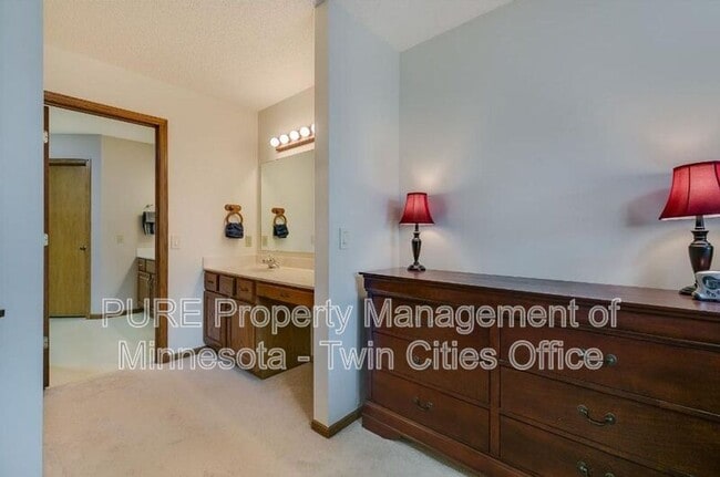 Building Photo - 4080 Meadowlark Curve