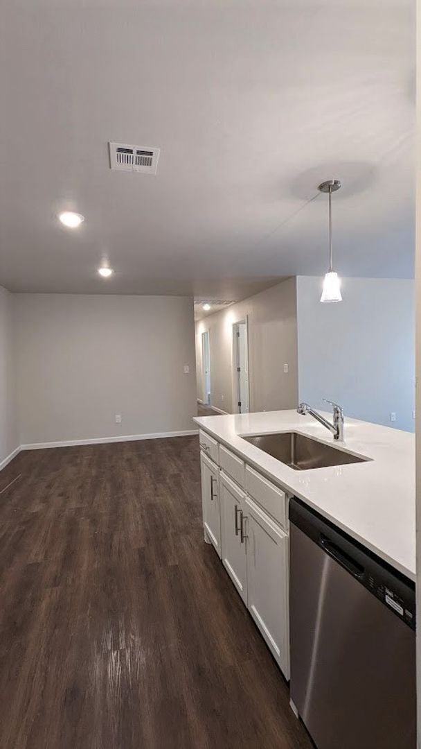 Building Photo - 3 Bed 2 Bath 2 Car Duplex Freedom Villas in Midwest City, OK