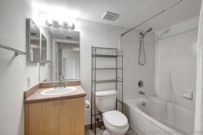 Building Photo - 920 Villa Cir