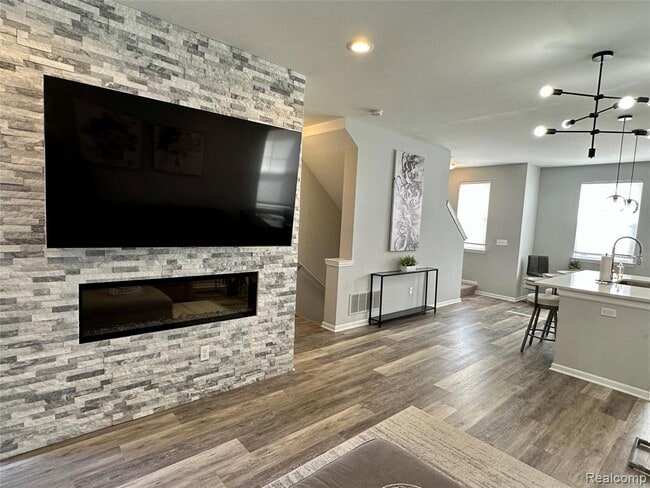 Building Photo - 2500 Normandy Rd