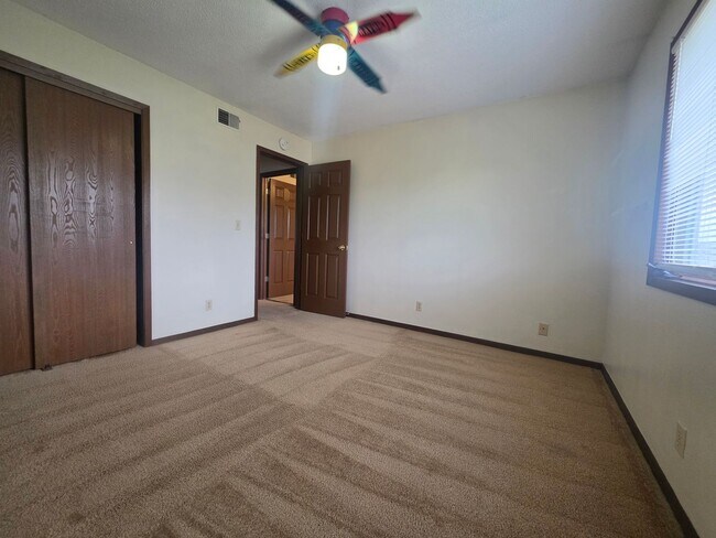Building Photo - 1008 Bridgit Ct SE
