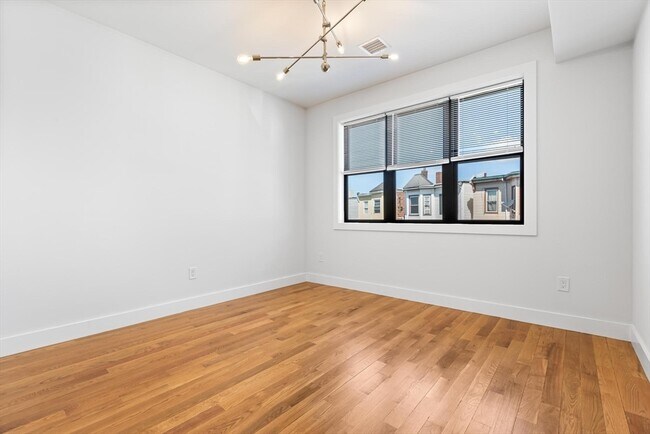 Building Photo - 181 Bennington St