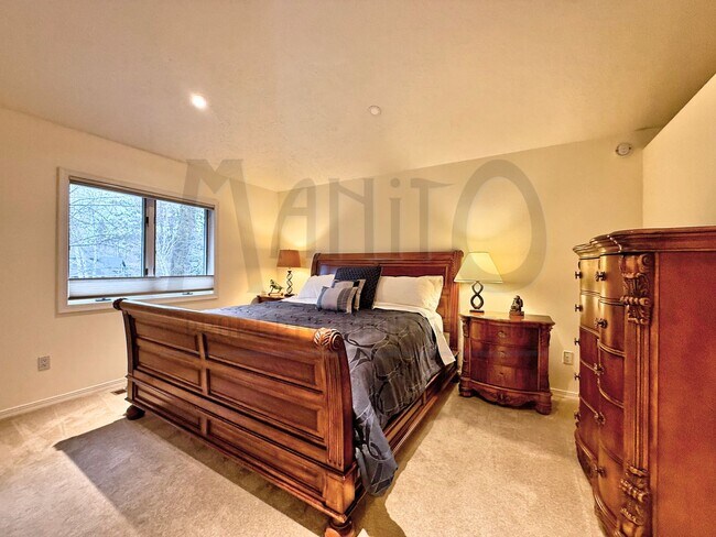 Building Photo - Elegant & Sprawling South Hill Home