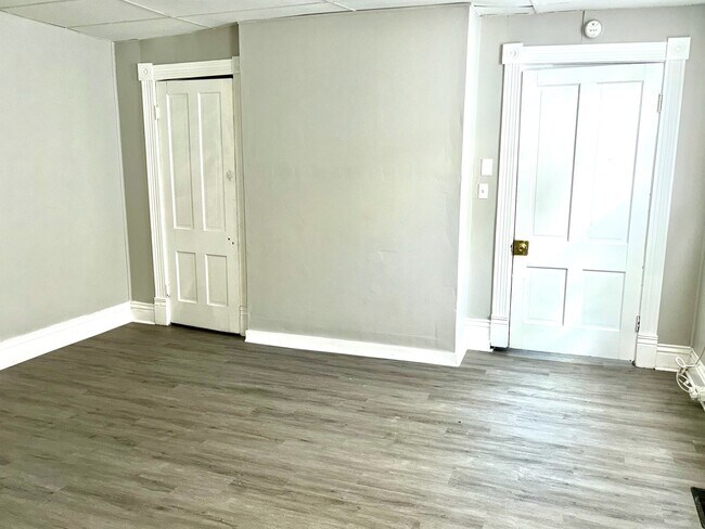 Building Photo - 2826 Saint Xavier St