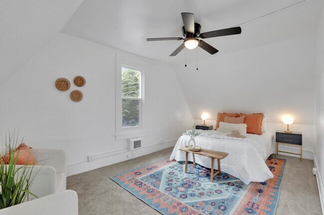 Building Photo - Lovely 1-Bedroom Unit in the heart of Spokane