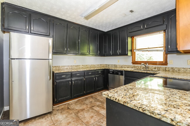 Building Photo - 4985 Diggers Way