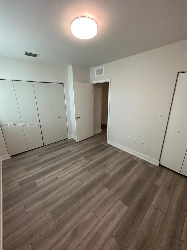 Building Photo - 12109 NE 5th Ave