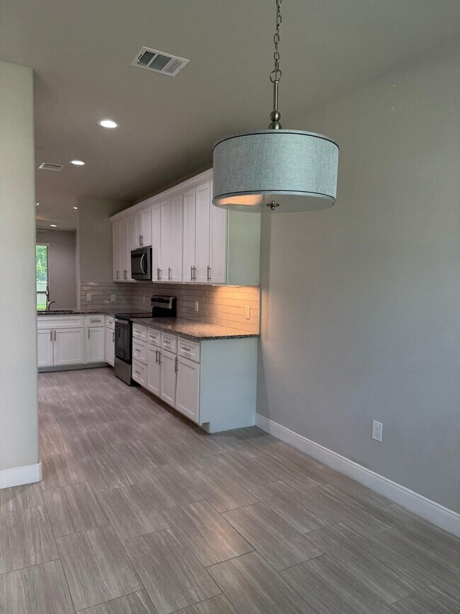 Building Photo - 11158 Lake Dr W