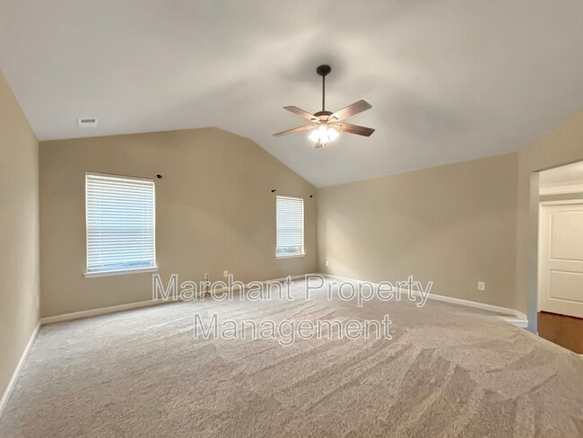 Building Photo - 32 Governors Lake Way