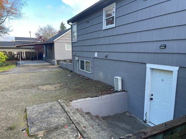 Building Photo - 3010 Bethel Rd SE