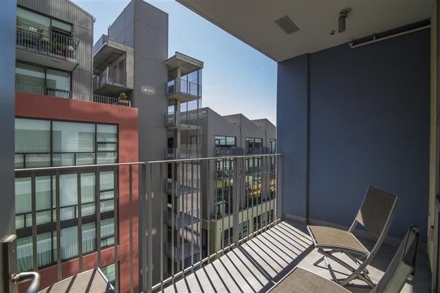 Private balcony - 321 Tenth Ave