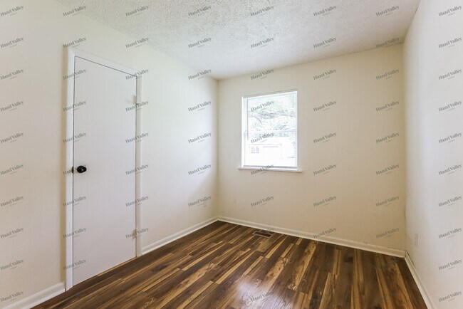Building Photo - 3848 Richelieu Rd