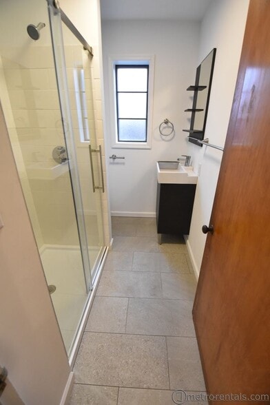 1st floor bath - 323 E Livingston Ave